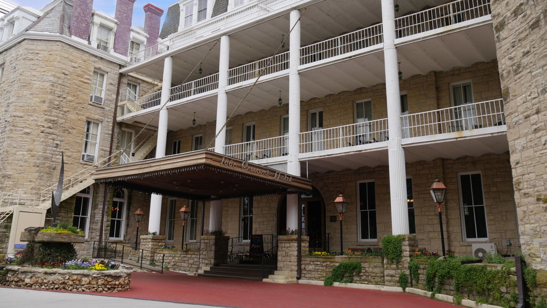 eureka springs hotel fox.jpg
